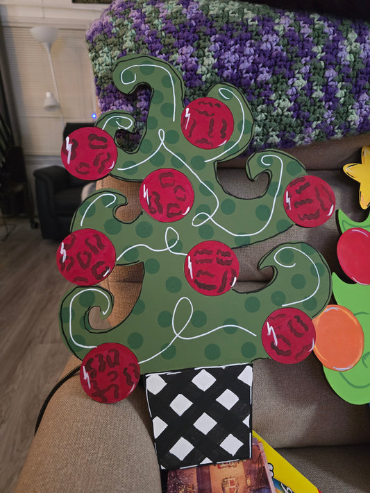 Christmas Tree w/Ornaments 18" door hanger