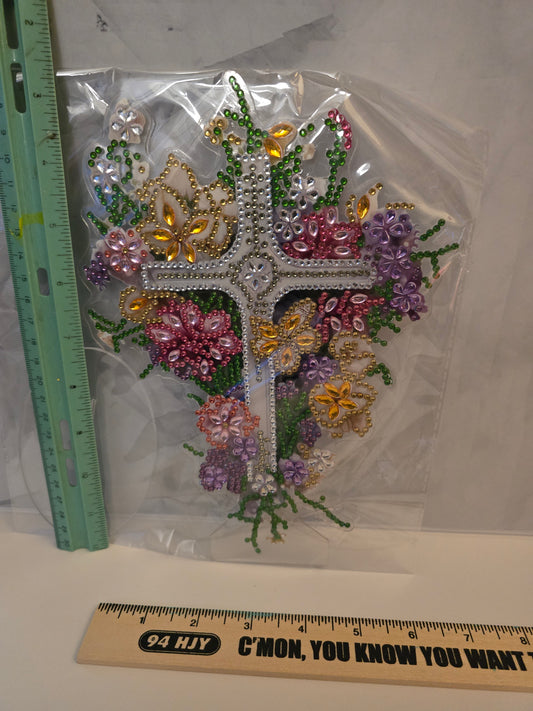 Bouquet of flowers around cross Diamond Art